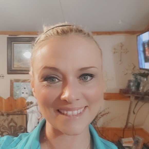 Meet your Posher, Amy - Picture 2 of 2